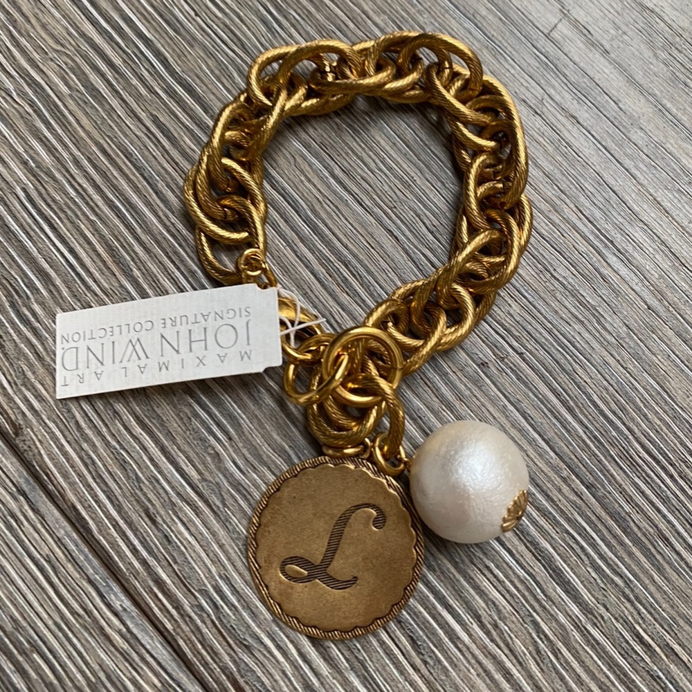 NWT Vintage Style Gold & Pearl Charm Bracelet